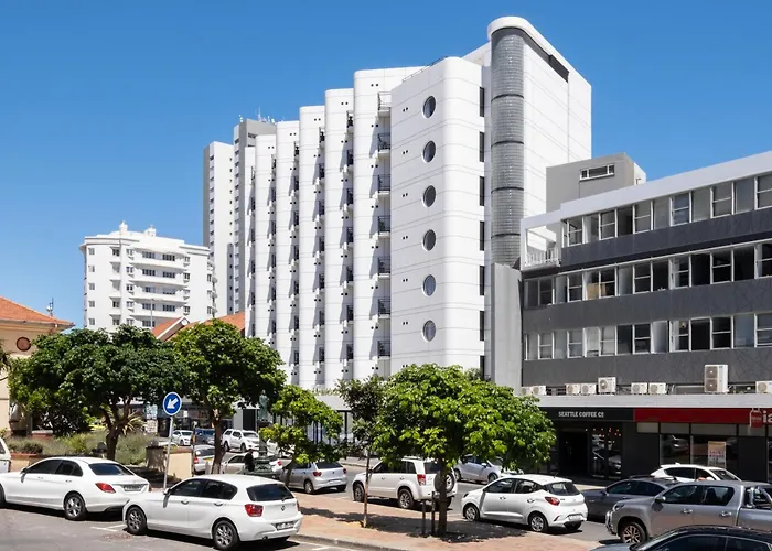 Flamingo 809 - Top Floor Sea Point Unit With Daily Housekeeping