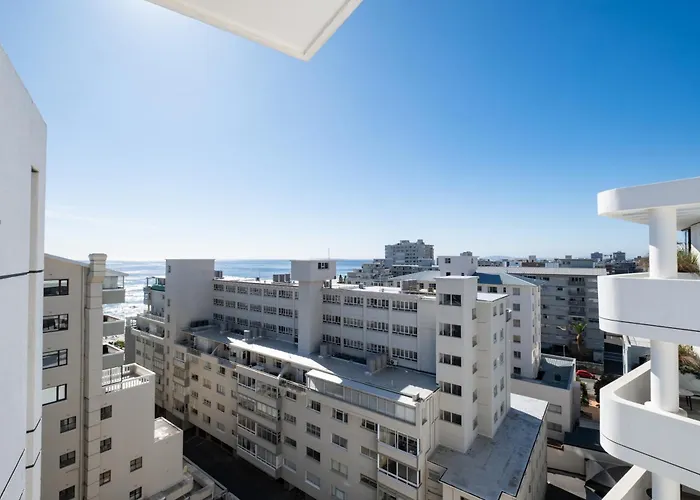 Flamingo 809 - Top Floor Sea Point Unit With Daily Housekeeping
