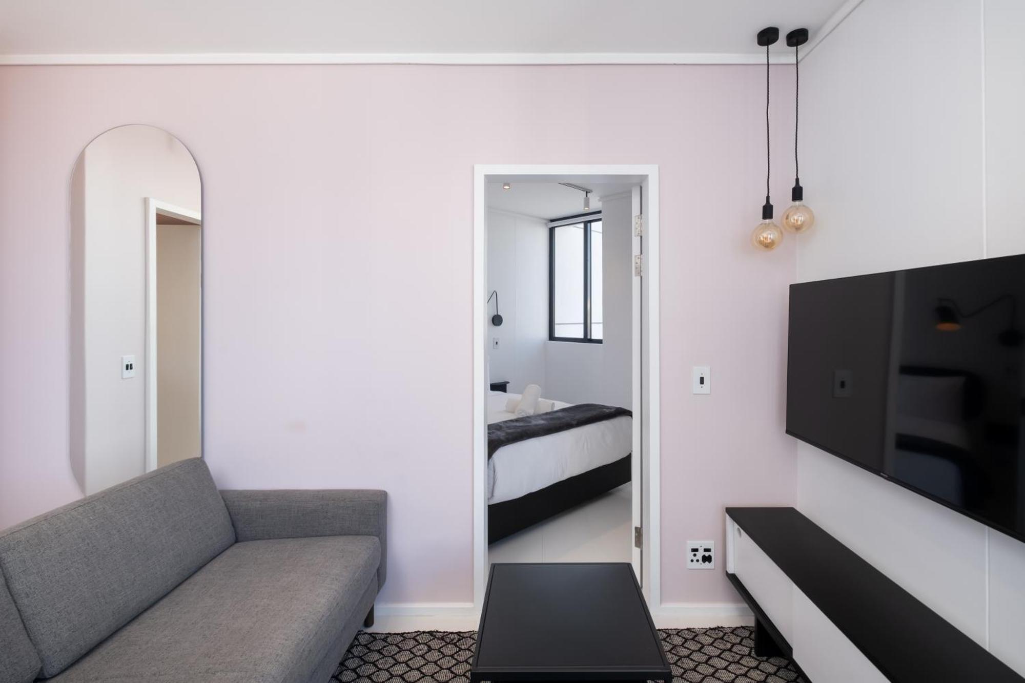 Flamingo 809 - Top Floor Sea Point Unit With Daily Housekeeping *