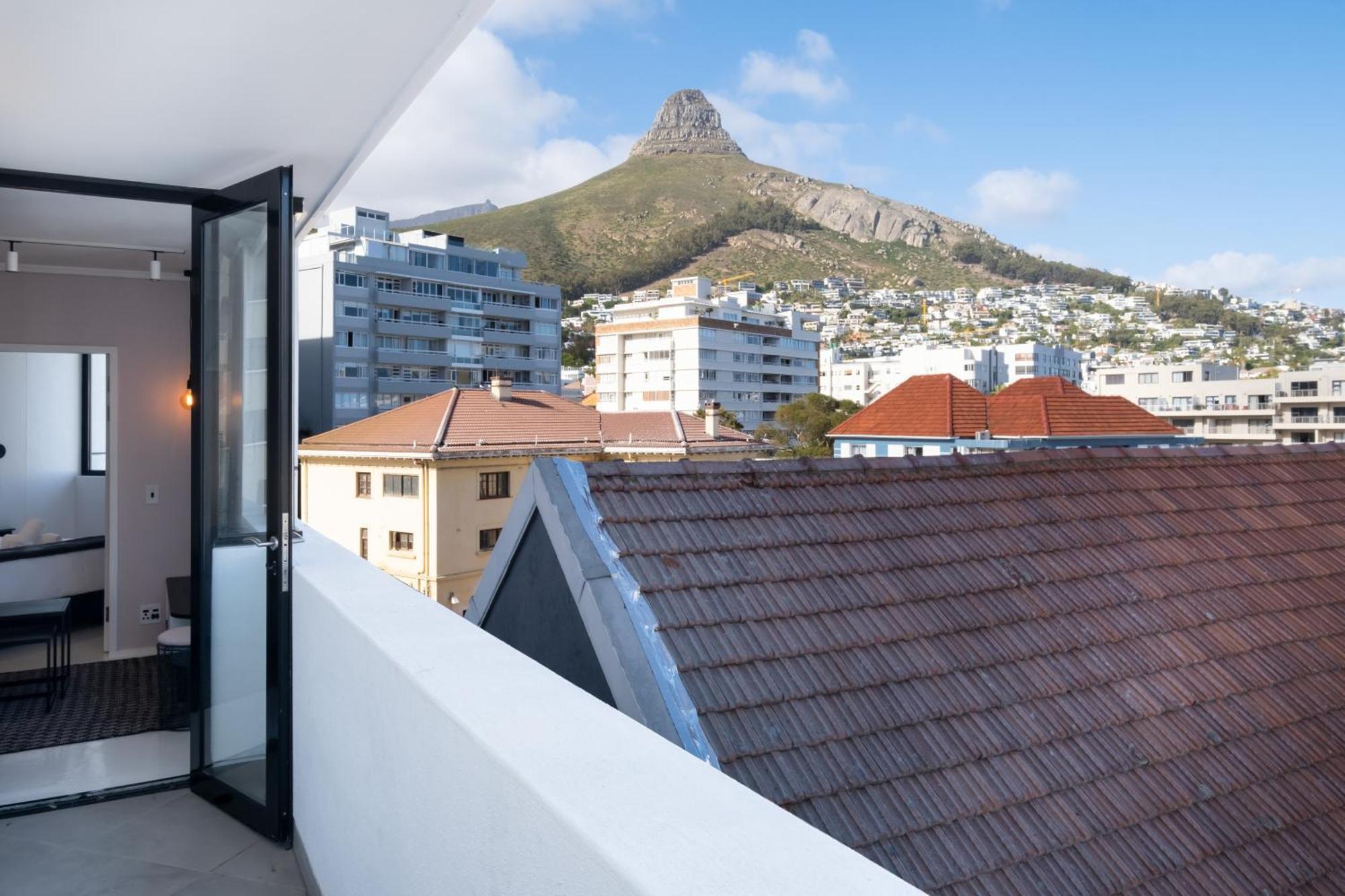 Apartment Flamingo 809 - Top Floor Sea Point Unit With Daily Housekeeping Cape Town