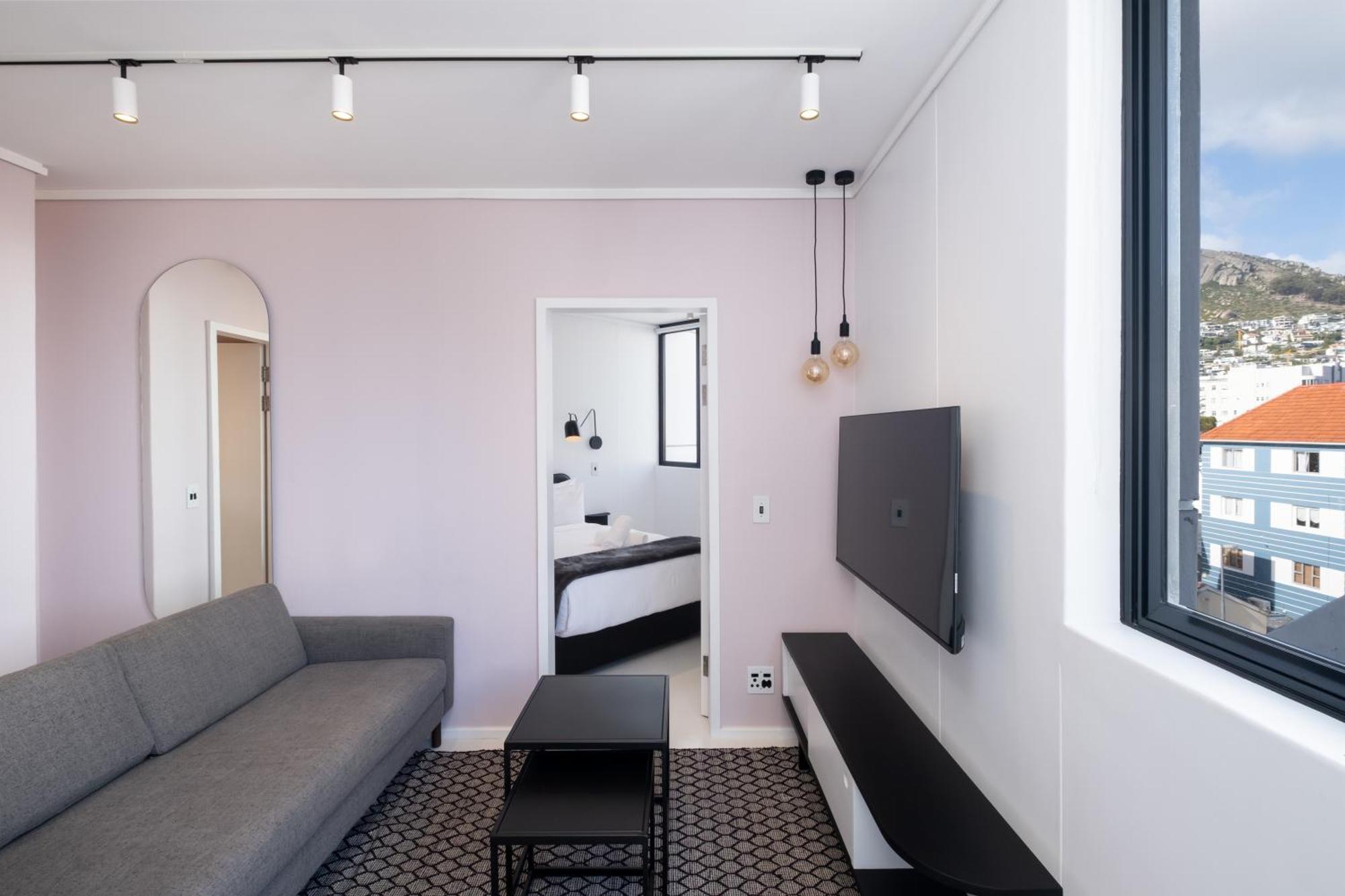 Flamingo 809 - Top Floor Sea Point Unit With Daily Housekeeping