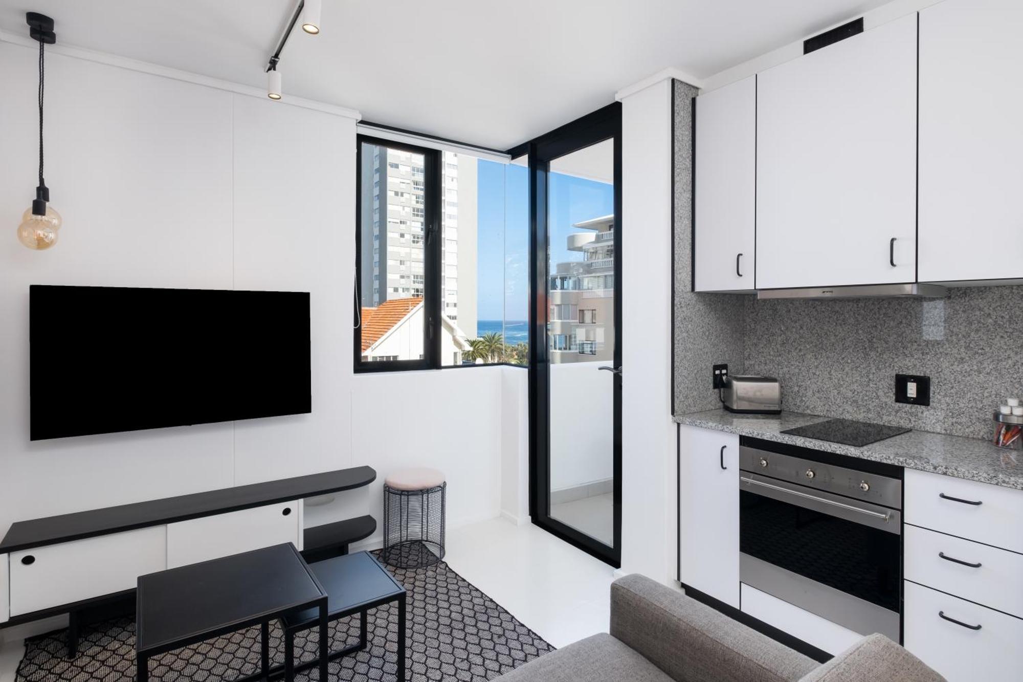 Apartment Flamingo 809 - Top Floor Sea Point Unit With Daily Housekeeping *