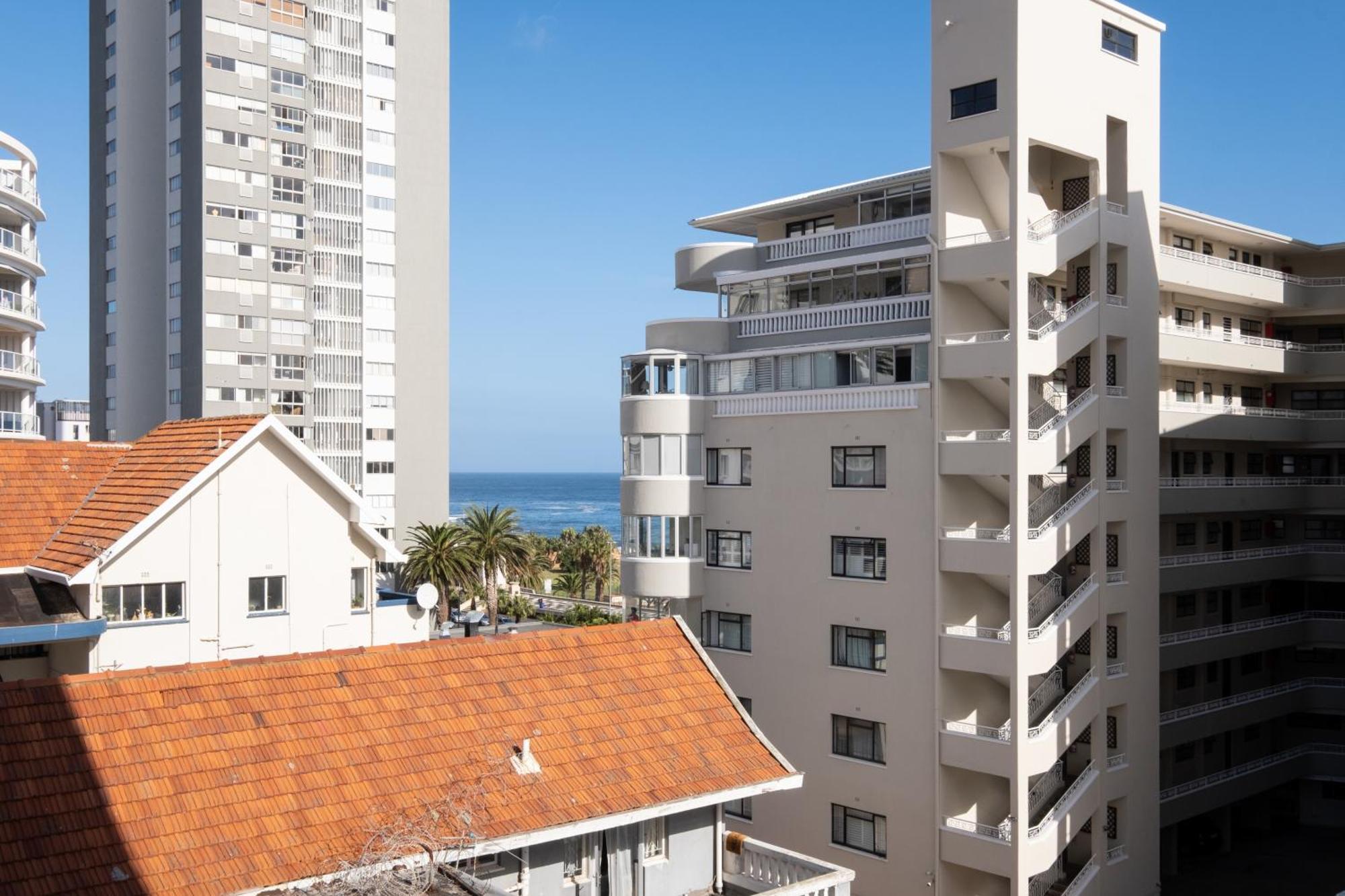 Apartment Flamingo 809 - Top Floor Sea Point Unit With Daily Housekeeping Cape Town