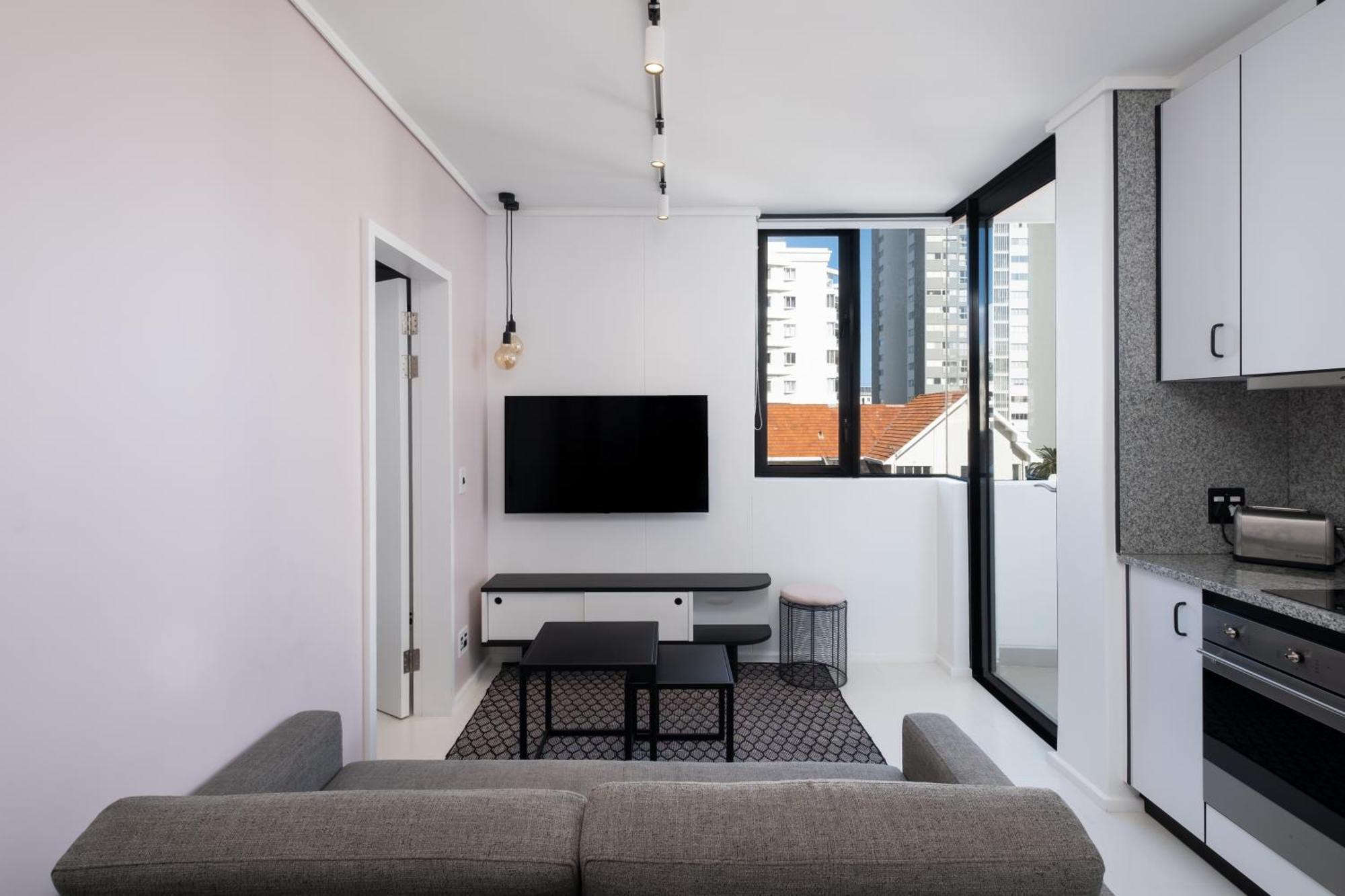 Apartment Flamingo 809 - Top Floor Sea Point Unit With Daily Housekeeping Cape Town