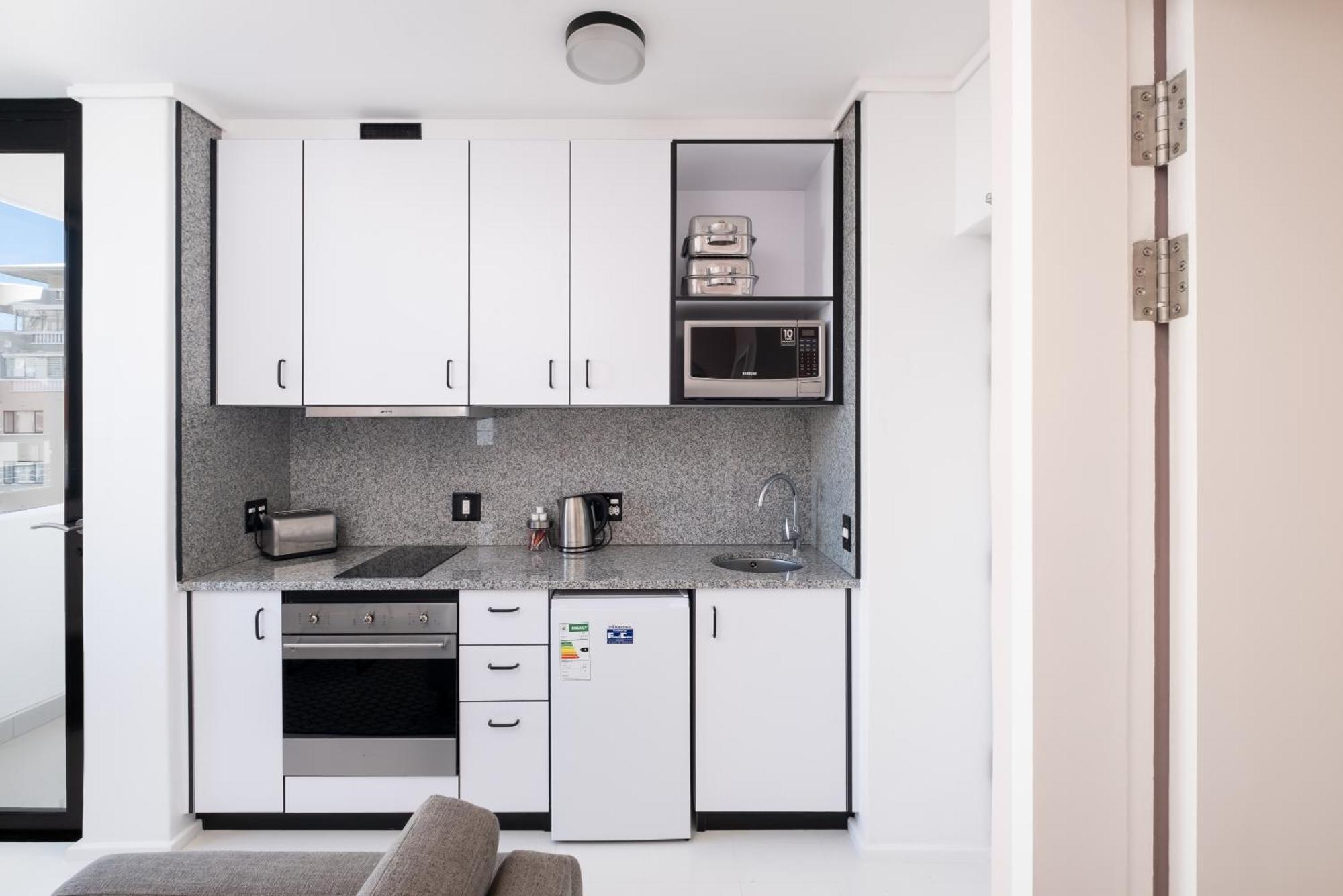 Flamingo 809 - Top Floor Sea Point Unit With Daily Housekeeping * Cape Town