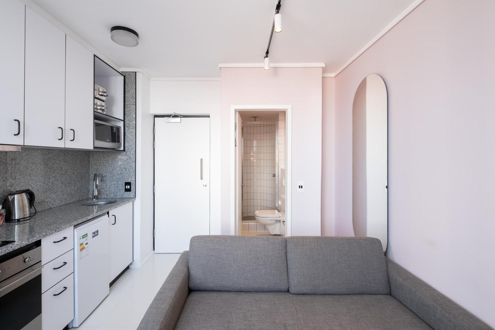 Flamingo 809 - Top Floor Sea Point Unit With Daily Housekeeping *