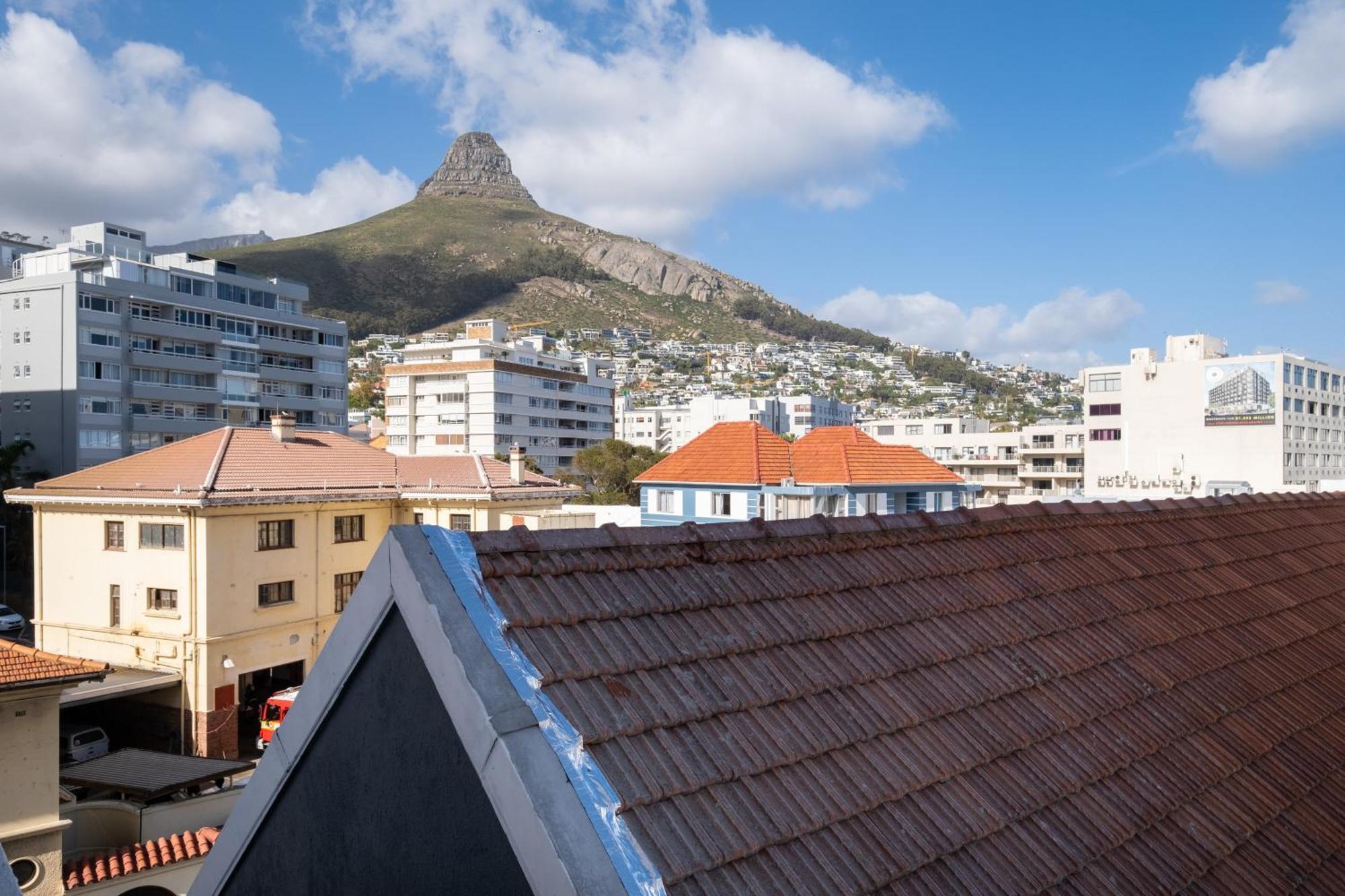Flamingo 809 - Top Floor Sea Point Unit With Daily Housekeeping Cape Town