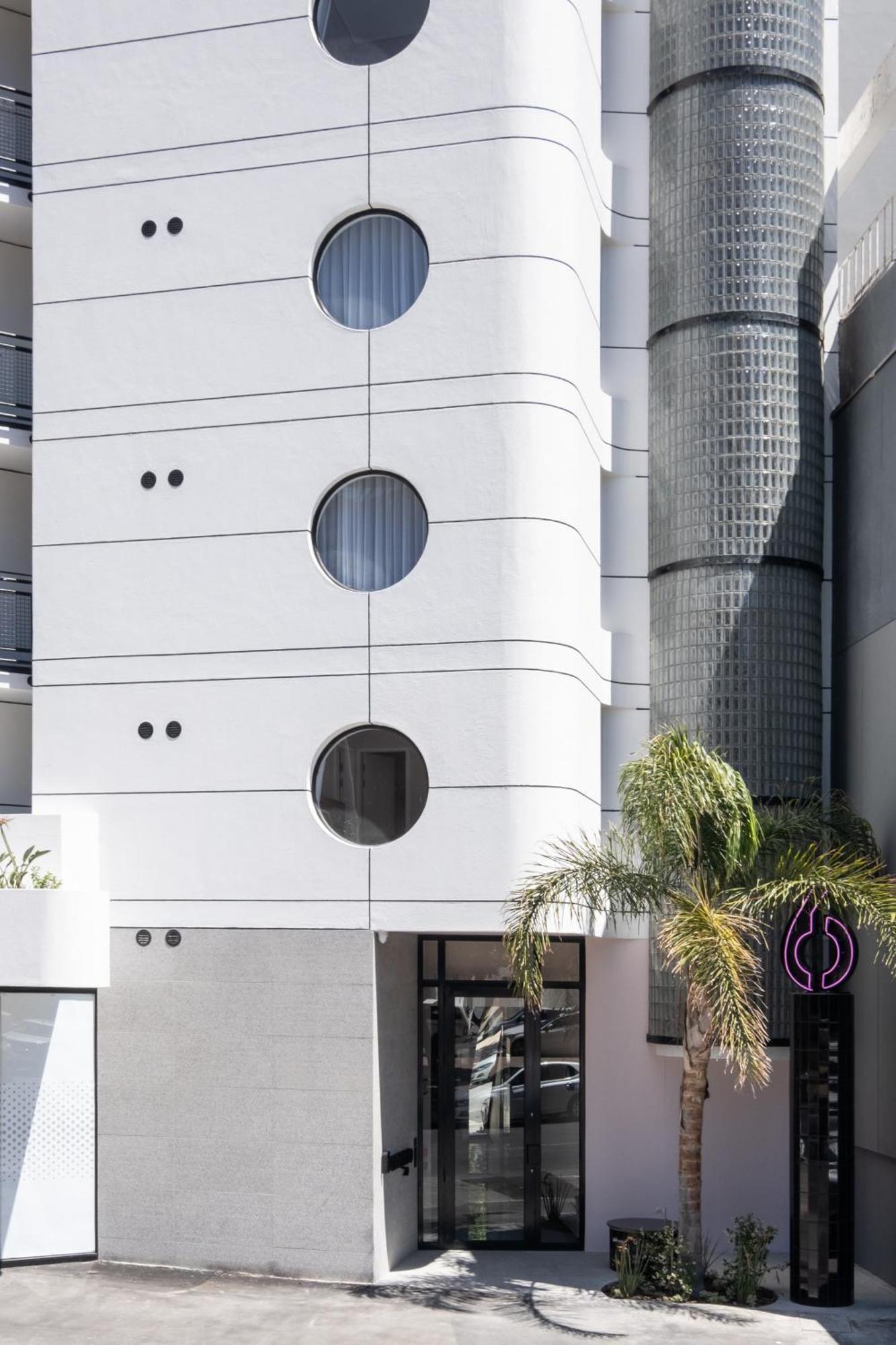 Apartment Flamingo 809 - Top Floor Sea Point Unit With Daily Housekeeping Cape Town