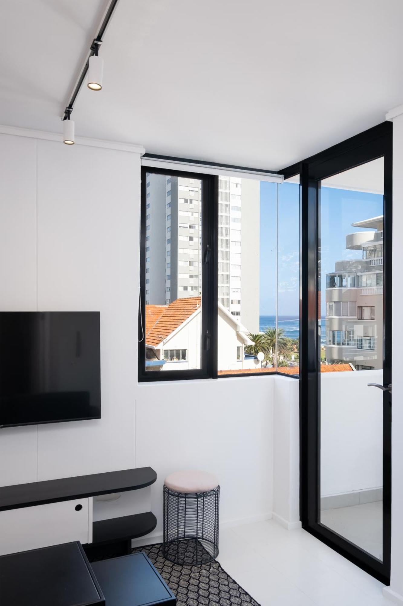 Apartment Flamingo 809 - Top Floor Sea Point Unit With Daily Housekeeping
