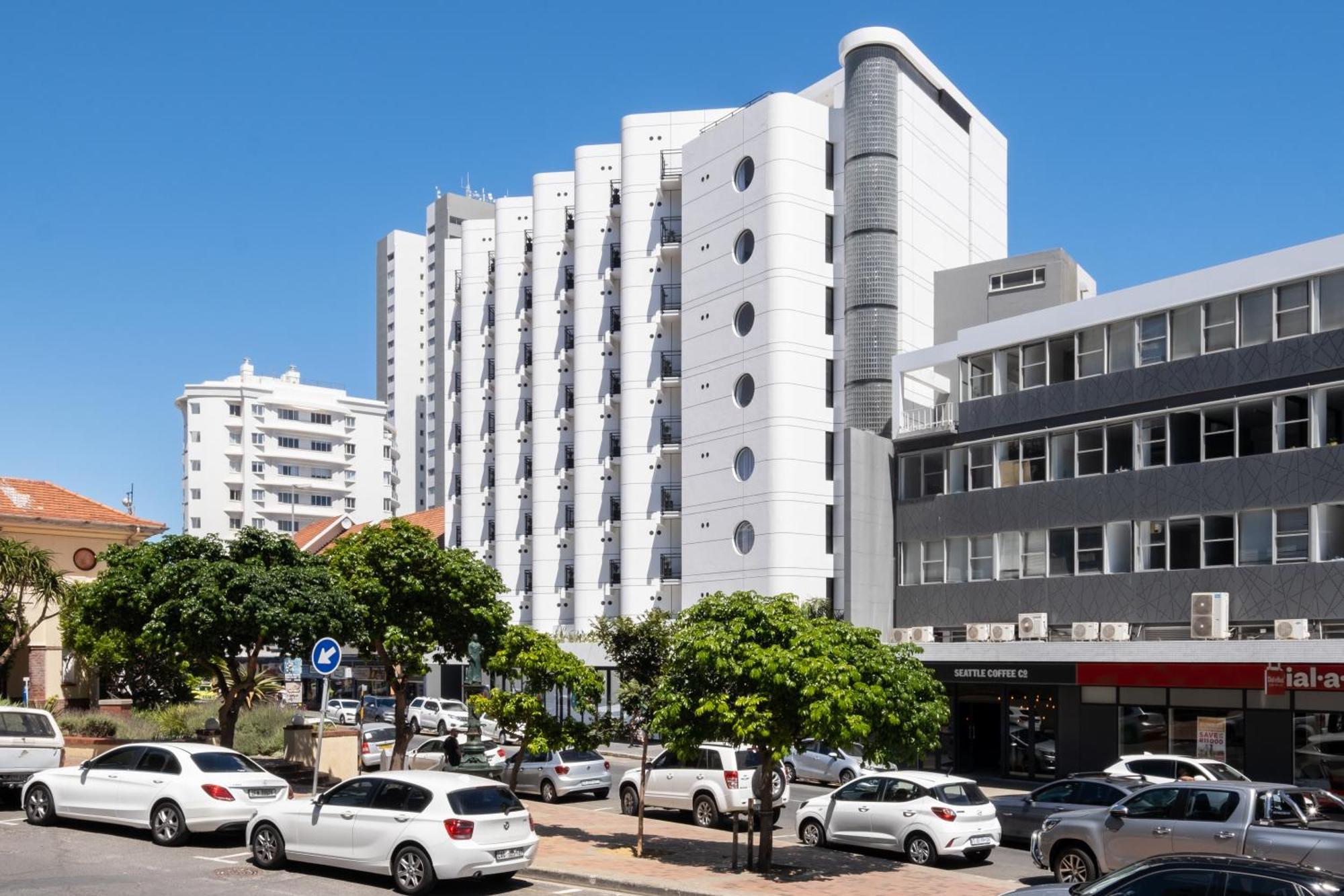 Apartment Flamingo 809 - Top Floor Sea Point Unit With Daily Housekeeping Cape Town