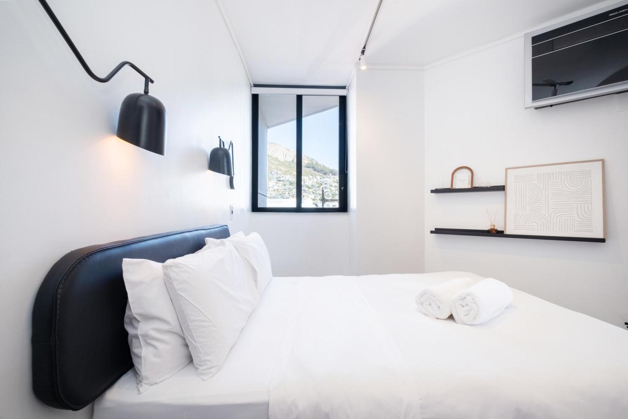Apartment Flamingo 809 - Top Floor Sea Point Unit With Daily Housekeeping Cape Town