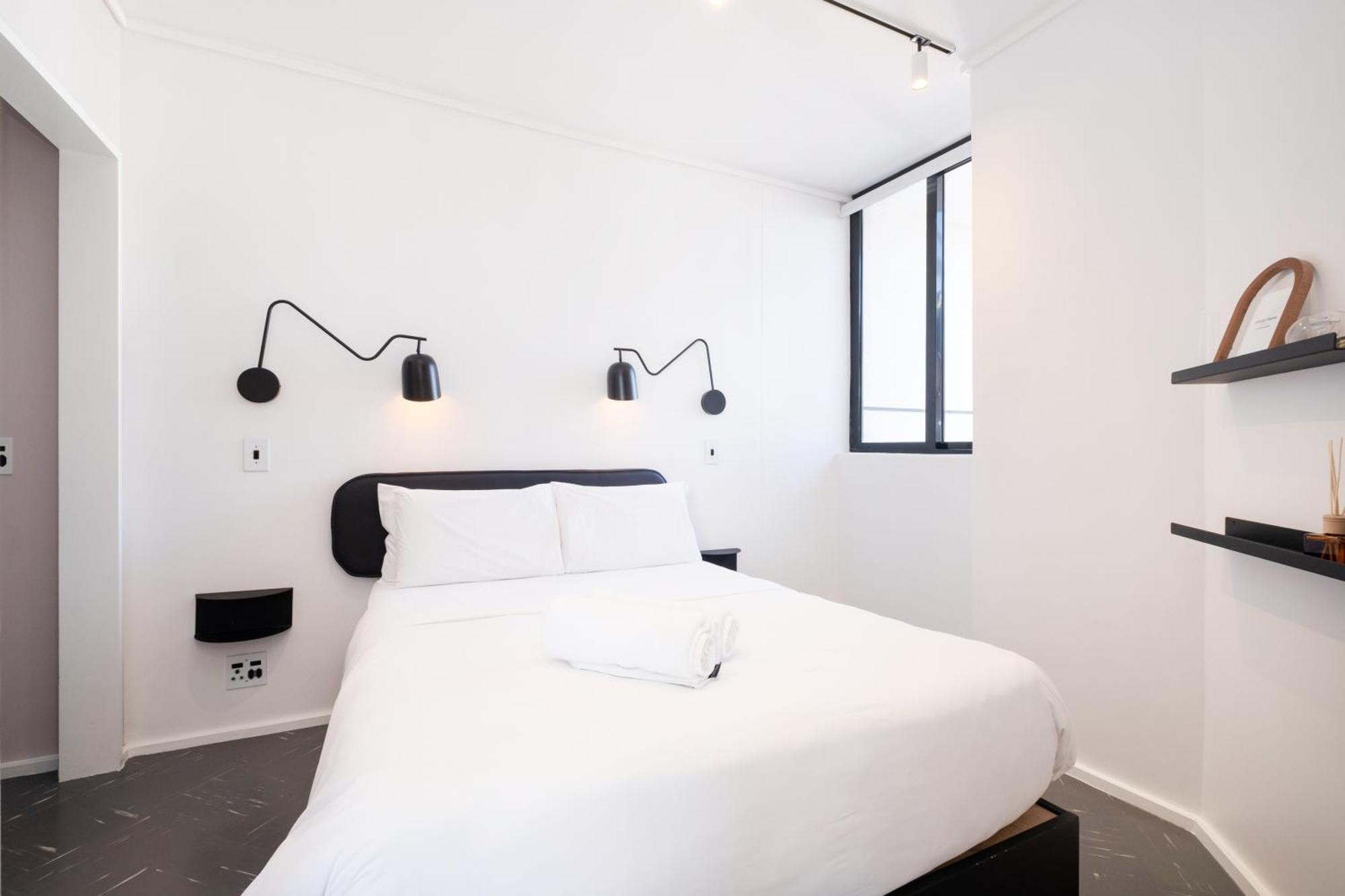 Flamingo 809 - Top Floor Sea Point Unit With Daily Housekeeping