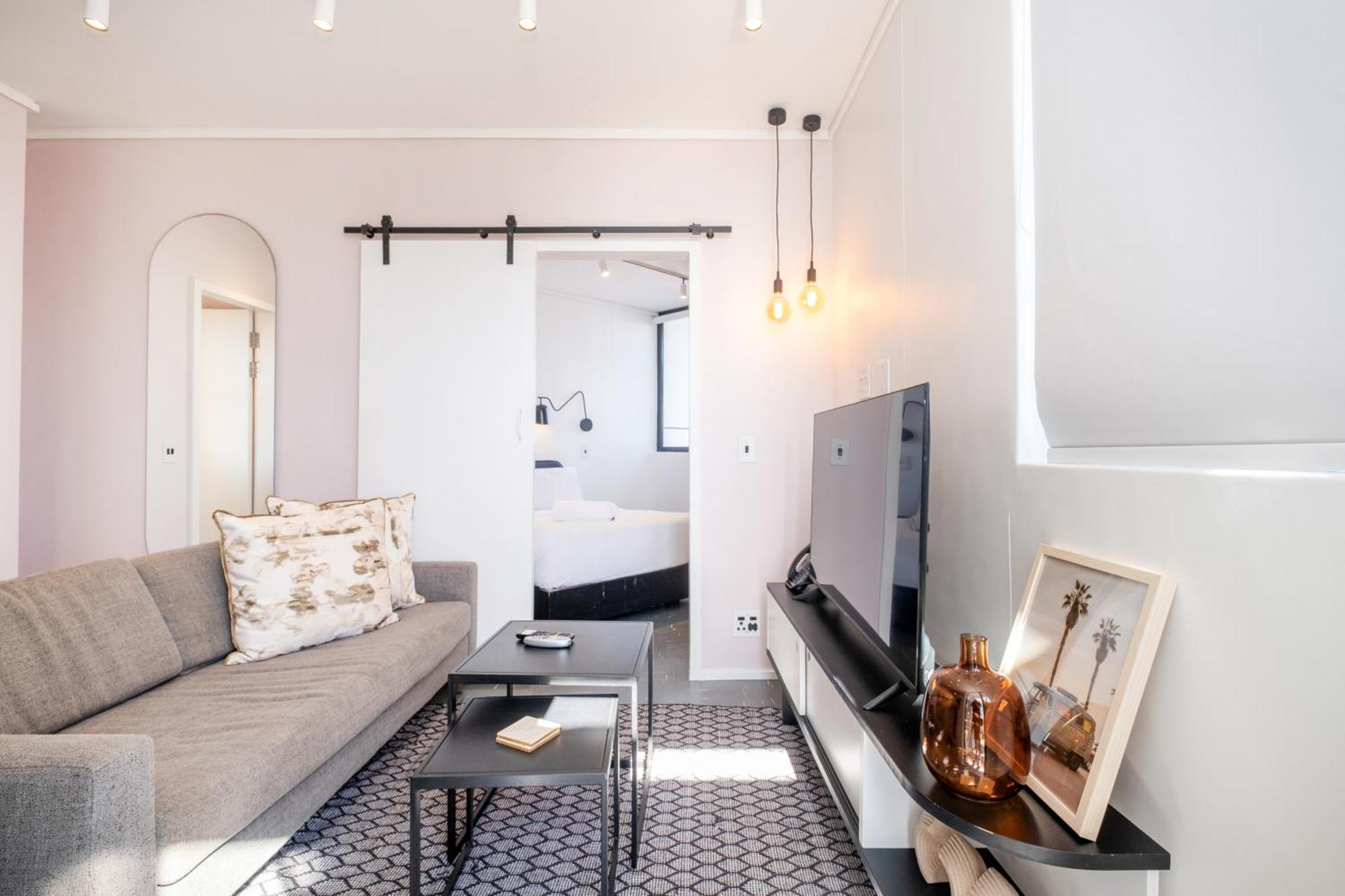 Flamingo 809 - Top Floor Sea Point Unit With Daily Housekeeping Apartment *