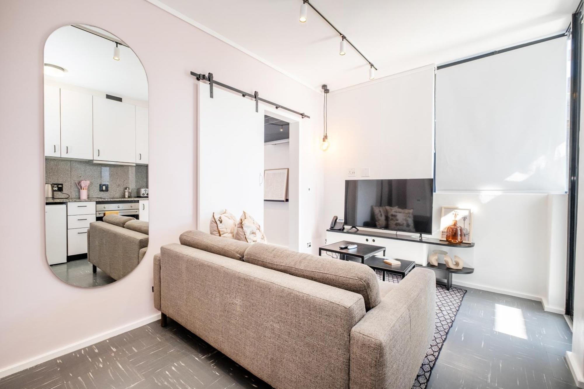 Apartment Flamingo 809 - Top Floor Sea Point Unit With Daily Housekeeping *