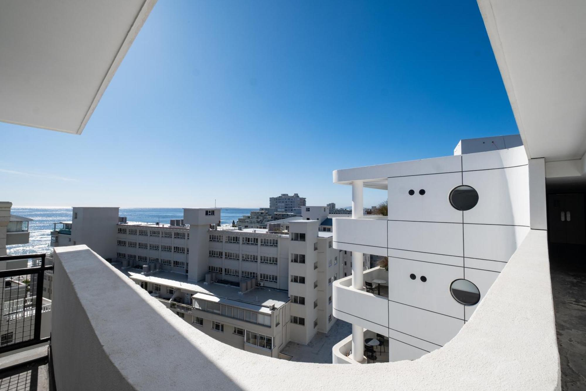 Apartment Flamingo 809 - Top Floor Sea Point Unit With Daily Housekeeping Cape Town