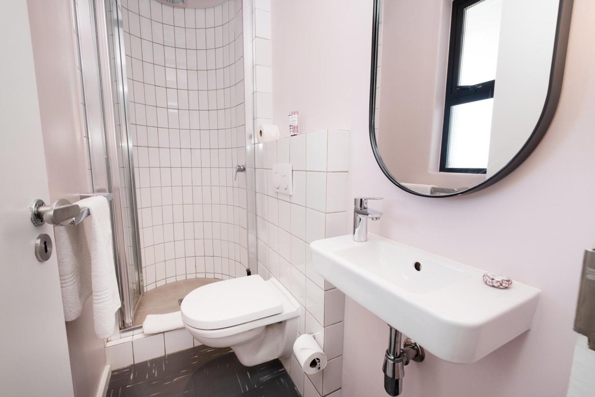 Flamingo 809 - Top Floor Sea Point Unit With Daily Housekeeping *