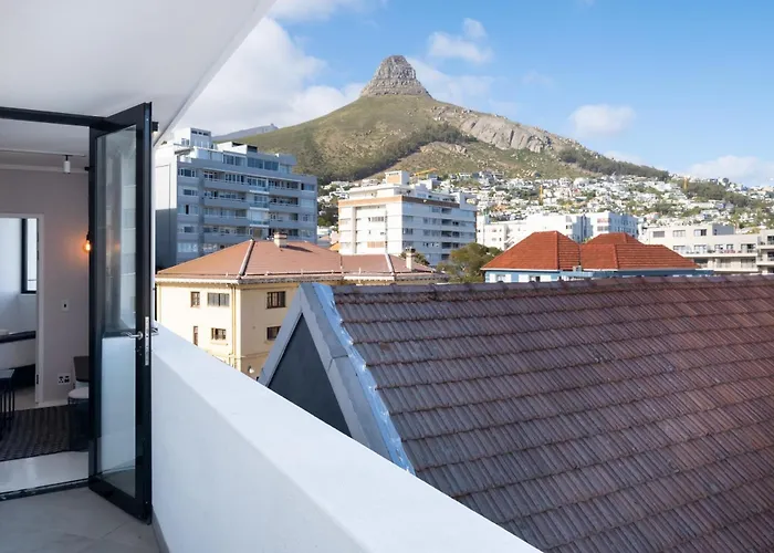 Flamingo 809 - Top Floor Sea Point Unit With Daily Housekeeping