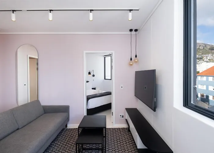 Flamingo 809 - Top Floor Sea Point Unit With Daily Housekeeping