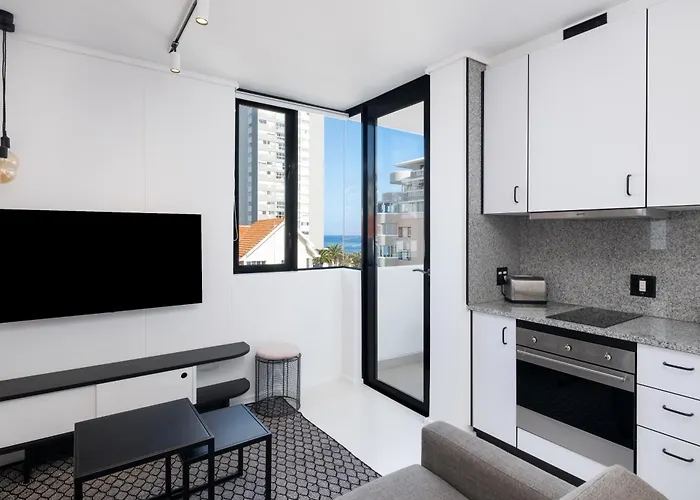 Flamingo 809 - Top Floor Sea Point Unit With Daily Housekeeping