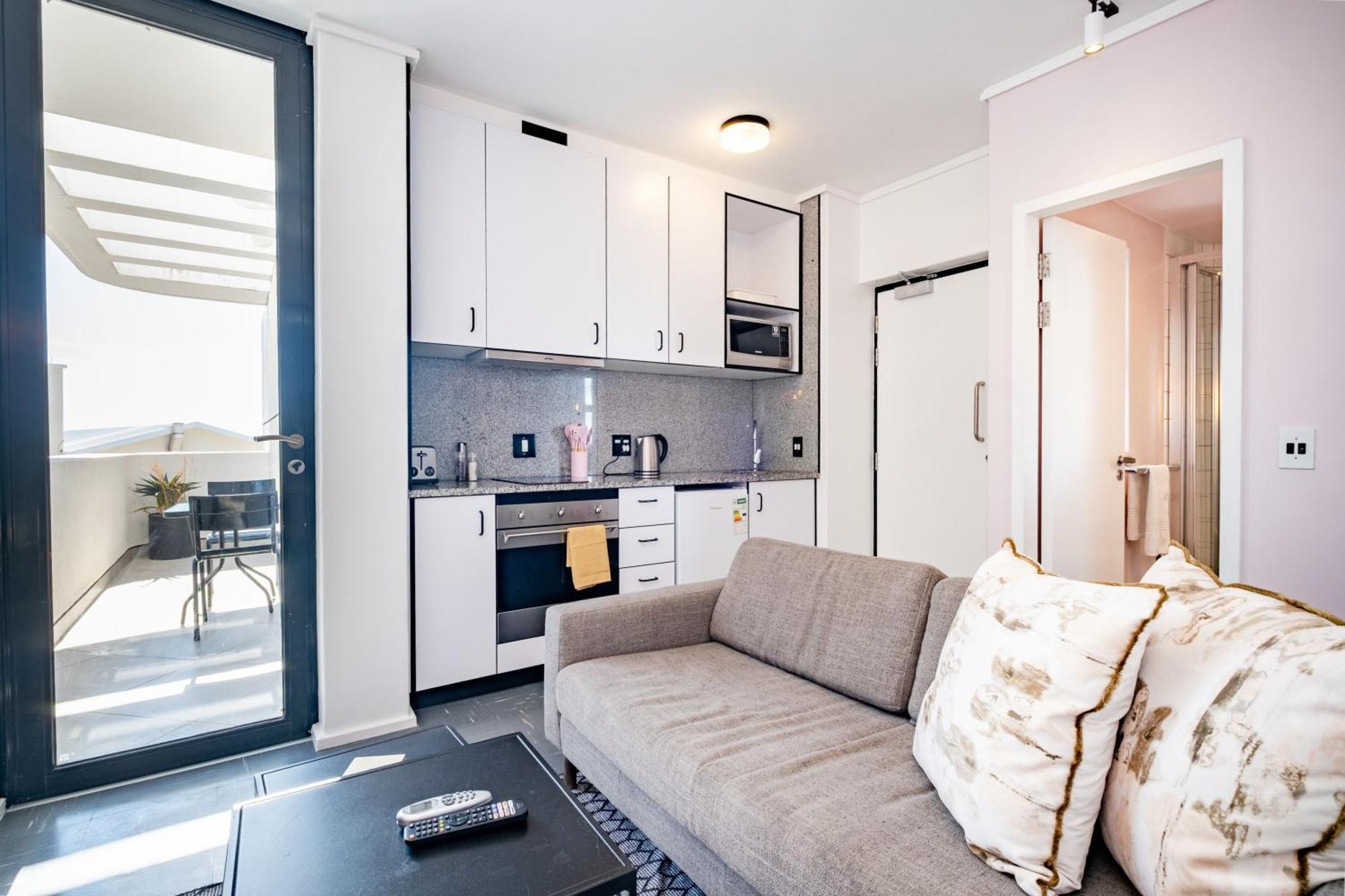 Apartment Flamingo 809 - Floor Sea Point Unit With Daily Housekeeping Cape Town